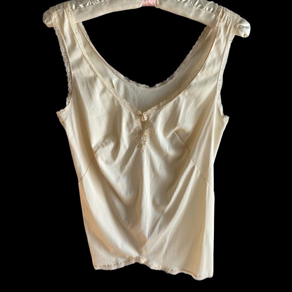 Vintage Vanity Fair  Camisole Top Women's Size 32 Light Beig Lace Trim